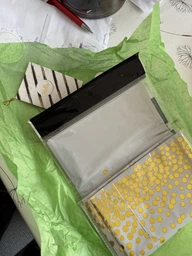 Скатертина Дитяча Поліетиленова На Стіл Золоте Конфетті На Білому 137х183см
