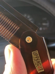 Расческа Uppercut Deluxe CT7 Tortoise Flip Comb (817891020129)