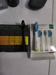 Набор насадок (2 стандарт + 2 массаж) для электрической зубной щетки RZTK SONIC White фото от покупателей 2