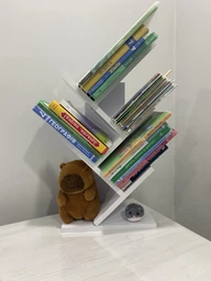 Книжкова полиця настільна у білому кольорі