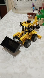 Конструктор LEGO Technic Экскаватор-погрузчик 104 детали (42197) фото от покупателей 1