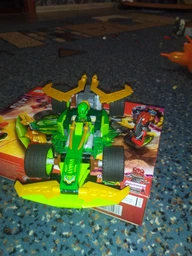 Конструктор LEGO Ninjago Автомобиль для гонок Лойда с инерционным двигателем 181 деталь (71828) фото от покупателей 1