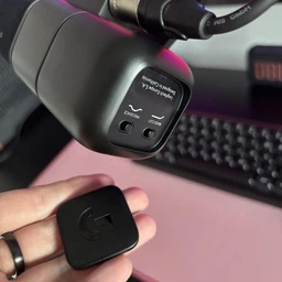Мікрофон Logitech G Yeti Studio Active Dynamic XLR Off-White (988-000566) фото від покупців 3