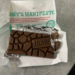 Шоколад Молочный Tony's Chocolonely Pretzel & Toffee Dark Milk 180g с Кусочками Кренделей и Ирисками Toffee 42%