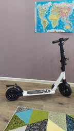 Складной двухколесный самокат U-Max EasyRide с надувными колесами на дисковых тормозах Бело-черный фото от покупателей 5
