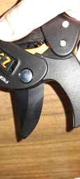 Секатор Fiskars PowerStep Р83 с храповым механизмом (1000575) фото от покупателей 3