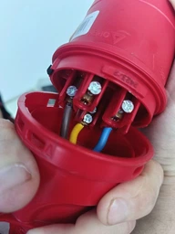 Зарядний пристрій Qoltec Mobile charger for EV 2-in-1 type 2 7 кВт 230 В CEE 3 PIN