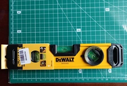 Уровень DeWALT TORPEDO из алюминия длиной 230 мм с 3 капсулами и магнитами (DWHT0-43003)