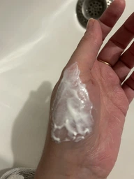 Легкий солнцезащитный крем iUNIK Centella Calming Daily Sunscreen с Экстрактом центеллы азиатской SPF 50+ PA++++ 60 мл (8809728080637) фото от покупателей 1