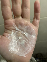Легкий солнцезащитный крем iUNIK Centella Calming Daily Sunscreen с Экстрактом центеллы азиатской SPF 50+ PA++++ 60 мл (8809728080637)