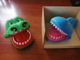 Игра детская настольная Qunxing toys "Крокодил-дантист" (2205)