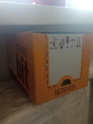 Упаковка шоколадных батончиков Roshen TidBit молочные с нугой, мягкой карамелью и арахисом 50 г х 24 шт (4823077630491)