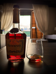 Коньяк Hennessy VS 4 роки витримки 0.7 л 40% у подарунковій упаковці (3245995960015)