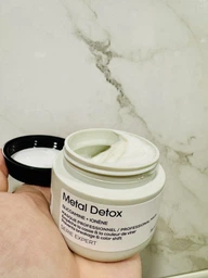 Профессиональная маска L'Oreal Professionnel Serie Expert Metal Detox Mask Для уменьшения ломкости всех типов волос и нежелательного изменения цвета 250 мл (30160606) фото от покупателей 3