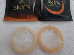 Презервативи Skyn Large king size 10 штук збільшений розмір скін фото від покупців 3