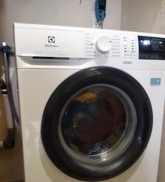 Стиральная машина узкая Electrolux EW6SM427BU фото от покупателей 3