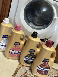 Набір засобів для прання рідкий Woolite для чорних та джинсових тканин з Кератином 4.5 л + для кольорових тканин 4.5 л (5900627056945/5900627056938)
