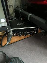Аудиоинтерфейс / звуковая карта Behringer U-Phoria UMC22