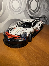 Конструктор автомобиля Porsche 911 RSR на 1580 деталей в масштабе 1:10 с двигателем, LED подсветкой и пультом дистанционного управления фото от покупателей 2