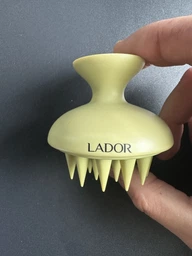 Массажная щетка для кожи головы La'dor Scalp Massager Shampoo Brush Brown 70х70х70 мм (8809982980087) фото от покупателей 1