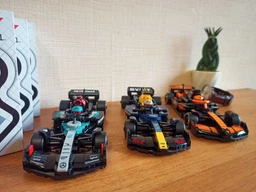 Конструктор LEGO Speed Champions Автомобиль для гонок Mercedes-AMG F1 W15 267 деталей (77244) фото от покупателей 6