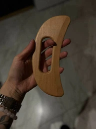 Массажный деревянный скребок Гуаша для кожи лица / рук / ног / тела двусторонний, бежевый "Т" (84789769)
