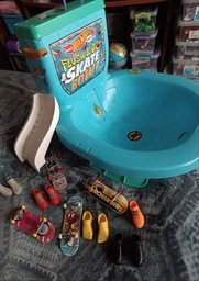 Скейт із взуттям для пальчиків Hot Wheels Тоні Гок Неон в асортименті 1 шт (HPG21)