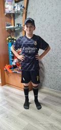 Комплект футбольная детская форма Lion SPORT Real Madrid VINI JN. (ВИнисиус Жуниор) 7, с гетрами (размер 34-38), размер 24 размер, рост 130-140 см, черный с оранжевым