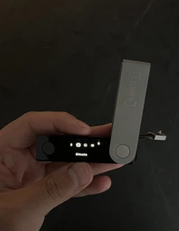 Криптокошелек Ledger Nano X Onyx Black фото от покупателей 3