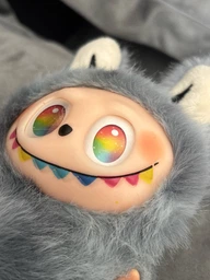 М'яка іграшка - сюрприз Labubu Pop Mart з колекційною фігуркою The Monsters Labubu 17 см райдужна