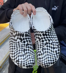 Мужские кроксы Crocs Classic Warped Checker Clog Whi/Blk 211007-103 46-47 (M12) 30 см White/Black (198445124211) фото от покупателей 2