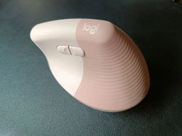 Миша Logitech Lift Vertical Ergonomic Wireless/Bluetooth White (910-006475) фото від покупців 9