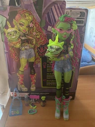 Кукла Монстер Хай Венера МакФлайтрап с питомцем Monster High Venus McFlytrap with Pet Cat Chewlian Mattel (HRP81)