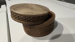 Круглая маленькая шкатулка для колец , ручной работы
