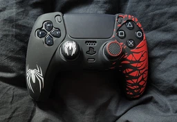 Качественный защитный силиконовый чехол Marvel`s Spider-Man 2 (Red) для геймпада Sony DualSense PS5 + накладки на стики фото от покупателей 3
