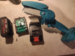 Акумуляторна пила ланцюгова електрична Chain SAW 6 дюймів, міні пила для обрізання дерев та розпилу дров 2 АКБ синій фото від покупців 5