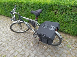 Велосипедна сумка West Biking 0707238 Black на багажник об'єм 30L