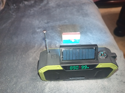 Многофункциональное AM/FM радио-фонарь с функцией павербанка 5000 мАч, автономного питания на солнечной батареи и динамо-машине, Kayinow фото от покупателей 1