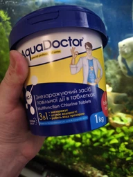 Длительный (медленный) хлор 3 в 1 AquaDoctor MC-T 1 кг в маленьких таблетках с синими вкраплениями по 20 г (24569)