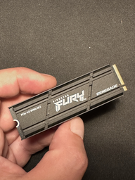 SSD диск Kingston FURY Renegade with Heatsink 1TB NVMe M.2 2280 PCIe 4.0 x4 3D NAND TLC (SFYRSK/1000G) фото от покупателей 1