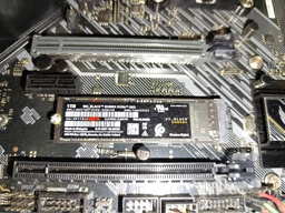 SSD диск Western Digital Black SN850X 1TB NVMe M.2 2280 PCIe 4.0 x4 (WDS100T2X0E) фото от покупателей 3