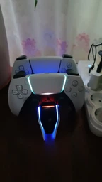 Зарядка для джойстика PlayStation 5 Honcam зарядная Док Станция для геймпада PS5 DualSense на 2 геймпада с подсветкой Белая фото от покупателей 7