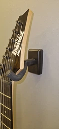 Настенное крепление для укулеле/мандолины Gator Frameworks Wall Mount Ukulele/Mandolin Hanger (GFW-UKE-HNGRBLK) фото от покупателей 1
