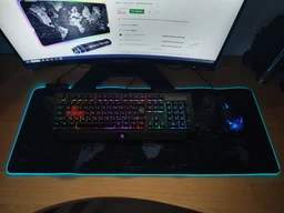 Великий геймерський RGB килимок з підсвічуванням (ігрова поверхня) 800x300x3 мм фото від покупців 1