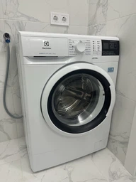 Стиральная машина Electrolux серии PerfectCare 600 EW6S406WU, фронтальная, узкая, 6 кг, 1000, A+++, 38 см, дисплей, белый фото от покупателей 8