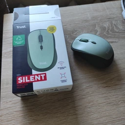 Мышь беспроводная Trust Yvi+ Silent, Blue/Black, USB, оптическая, 800/1600 dpi, 4 кнопки, гнездо для хранения приемника USB, 1xAA (24551) фото от покупателей 1