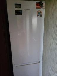 Холодильник Indesit LI8 S1 EW білий фото від покупців 3