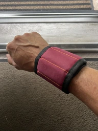 Магнитный браслет на руку для саморезов строительный Magnetic Wristband SWD-77