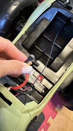 Детский электромотоцикл U-MAX Retro 2029 Белый с подсветкой фар и музыкальным плеером фото от покупателей 1