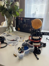 Конструктор LEGO Technic Земля и Луна на орбите 526 деталей (42179)